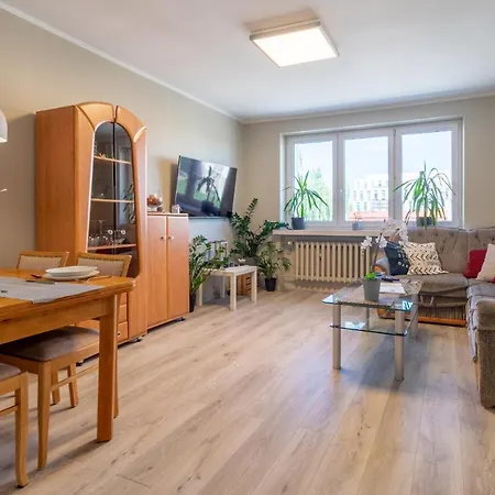 Centrum ✩ Komfortowy Apartament Z Balkonem * גדינייה