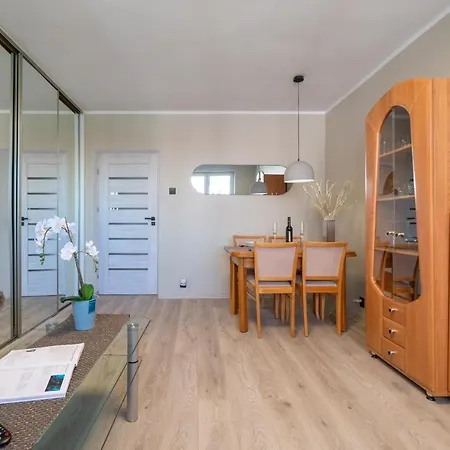 דירה Centrum ✩ Komfortowy Apartament Z Balkonem גדינייה