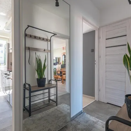 דירה Centrum ✩ Komfortowy Apartament Z Balkonem גדינייה